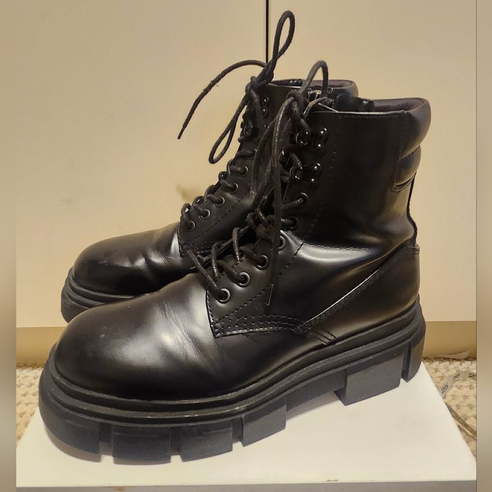 Rare ZARA Black Vegan Leather Lace-Up Chunky Platform Combat Ankle Boots Sz.9/40